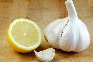 η θεραπεία των κιρσών απορροφητήρα σκόρδο και λεμόνι
